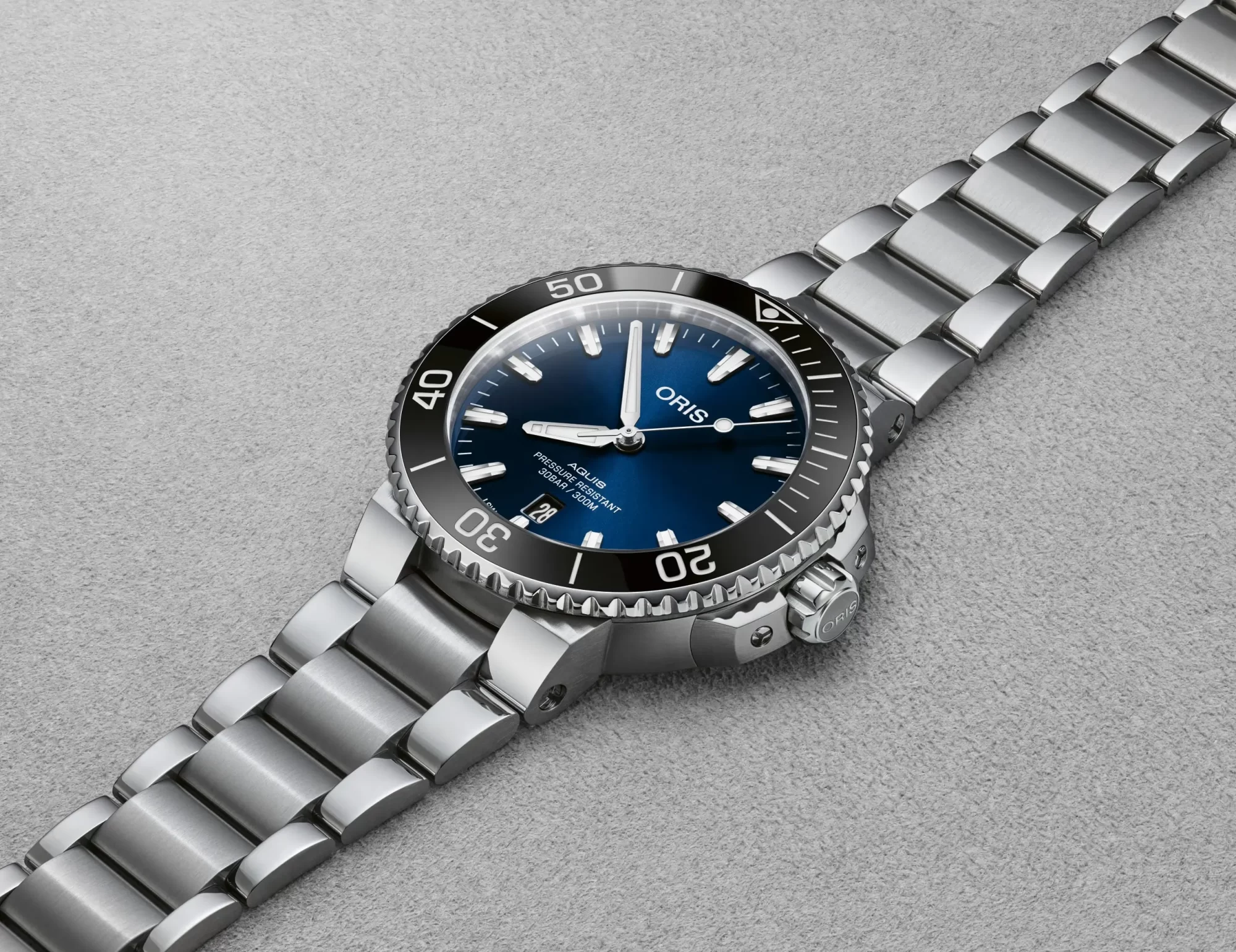 01-733-7766-4135-07-8-22-05peb-oris-aquis-date-highres-11900